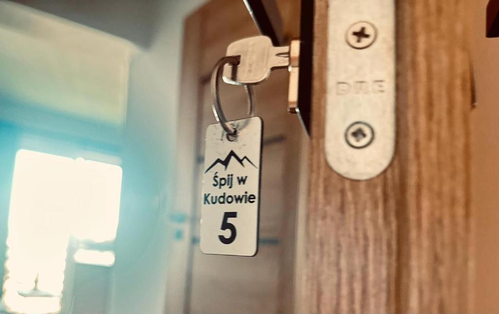Spij W Kudowie Apartament I Pokoje Goscinne 库多瓦-兹德鲁伊 外观 照片
